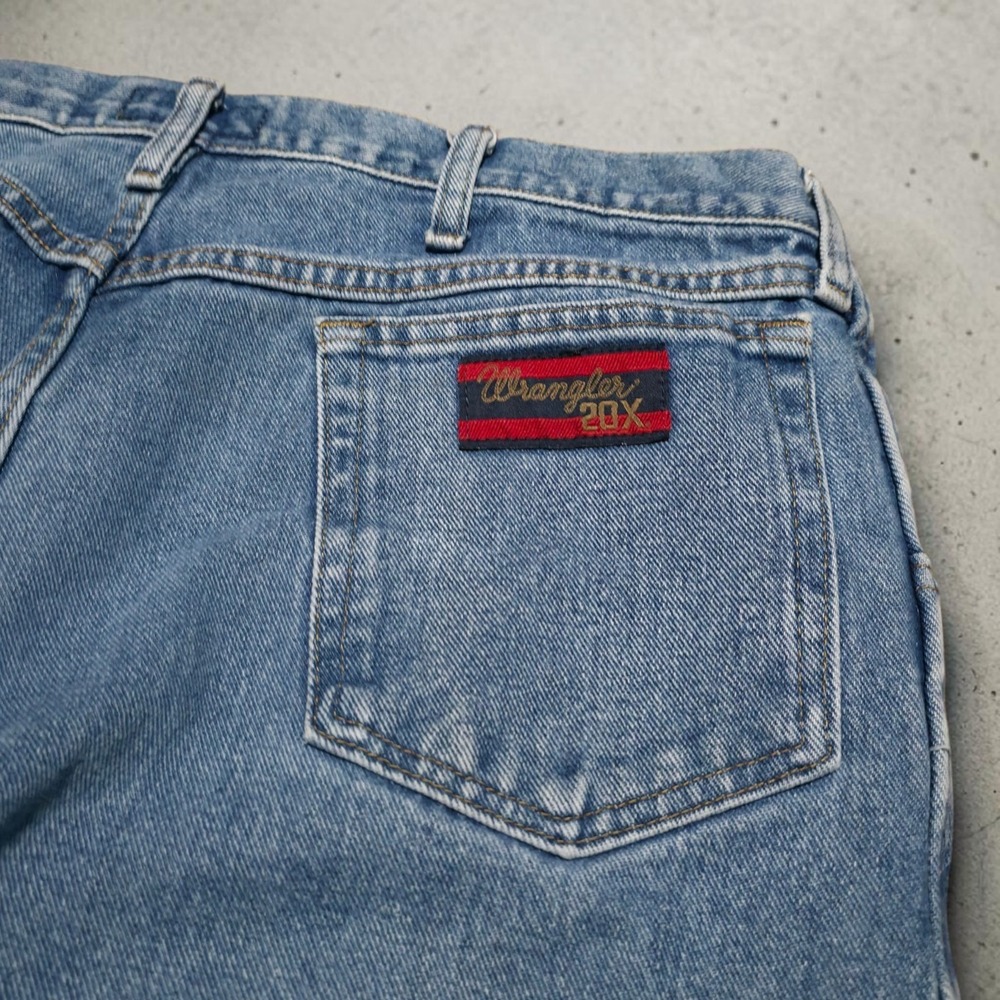Wrangler 20X Blue Denim Jeans Light Wash Mens Size 38‎ x 32 * Fits 36 x 30 *